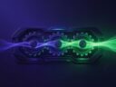 Tres engranajes luminosos transformando una cinta de luz de índigo a verde: la mecánica de los verbos irregulares en inglés